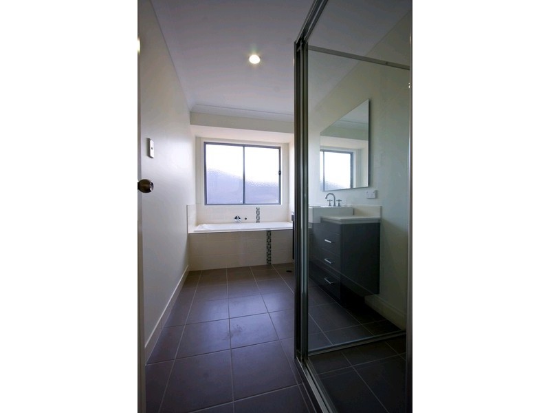 16 Carnarvon Crescent, Waterford QLD 4133