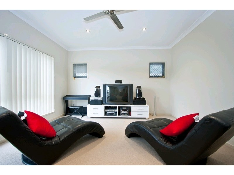 3 Jourama Court, Waterford QLD 4133