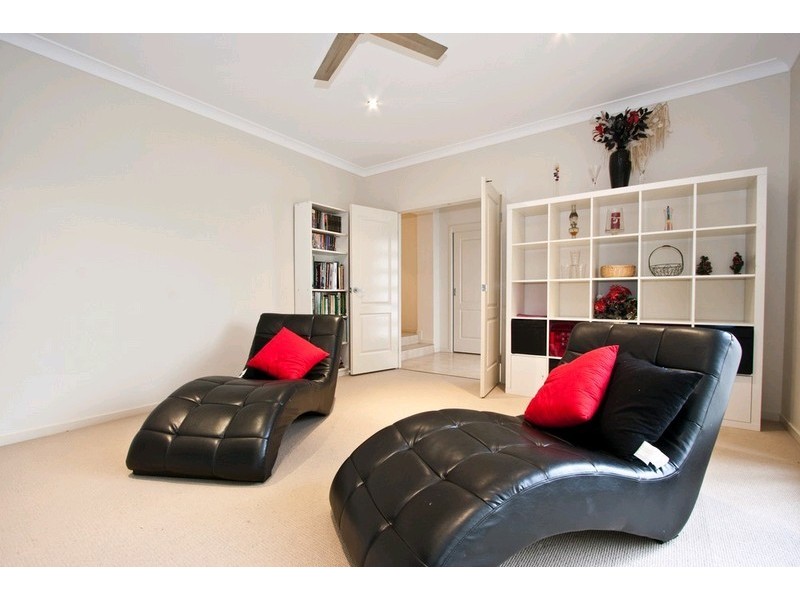 3 Jourama Court, Waterford QLD 4133