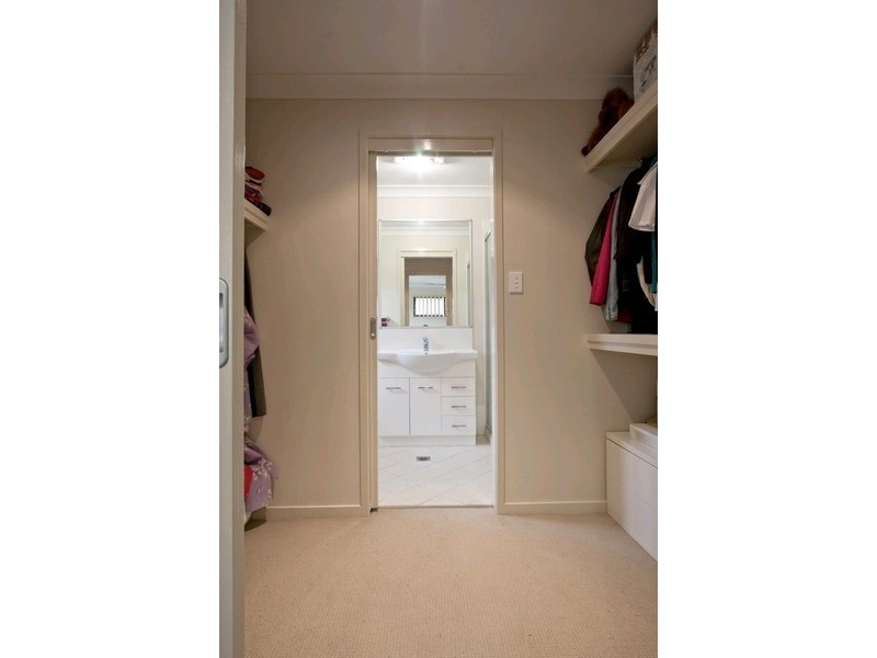 3 Jourama Court, Waterford QLD 4133