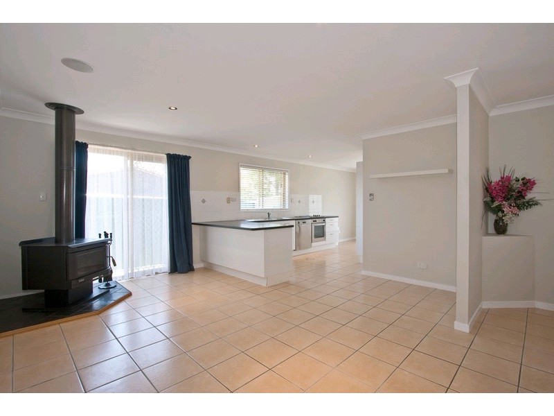 16 Lycoris Street, Crestmead QLD 4132