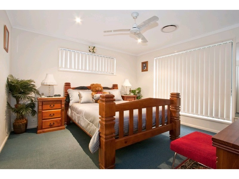 8 Links Avenue, Meadowbrook QLD 4131