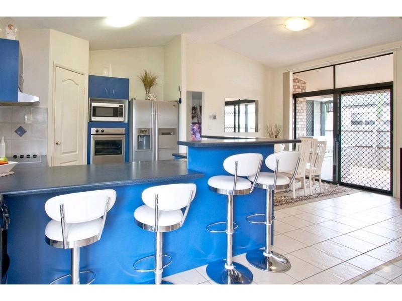 8 Links Avenue, Meadowbrook QLD 4131