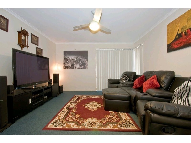 8 Links Avenue, Meadowbrook QLD 4131