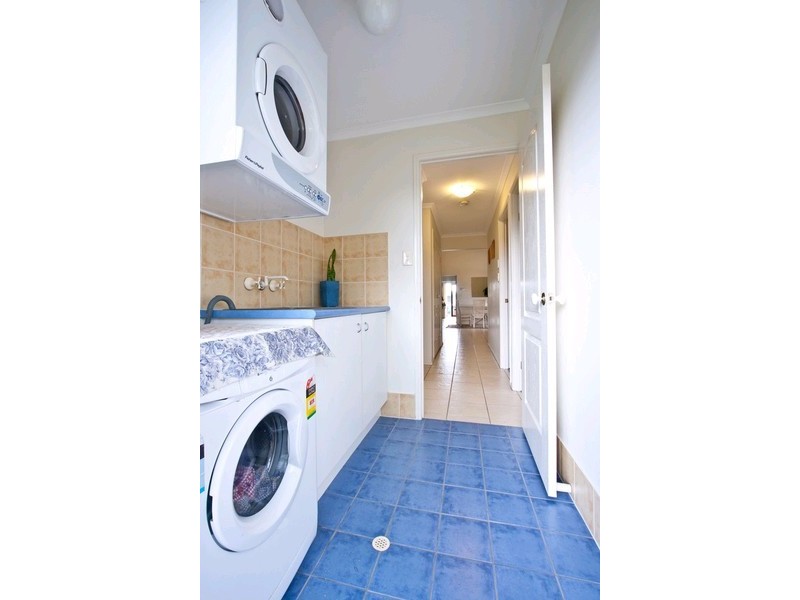 8 Links Avenue, Meadowbrook QLD 4131