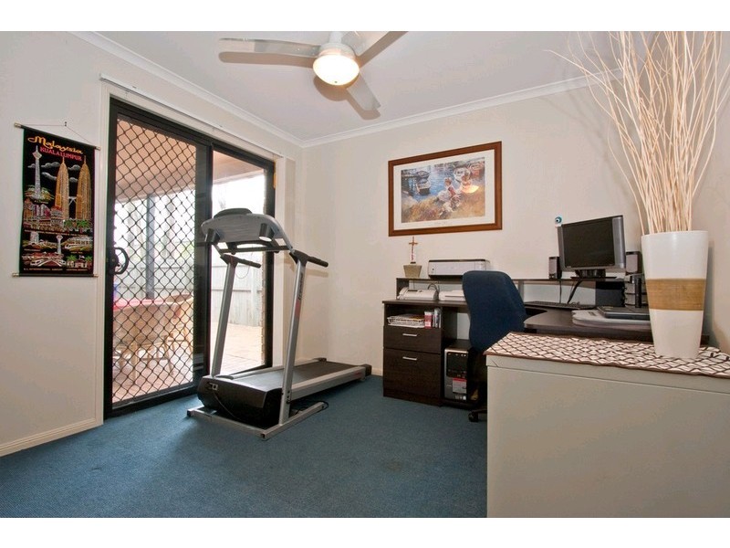 8 Links Avenue, Meadowbrook QLD 4131