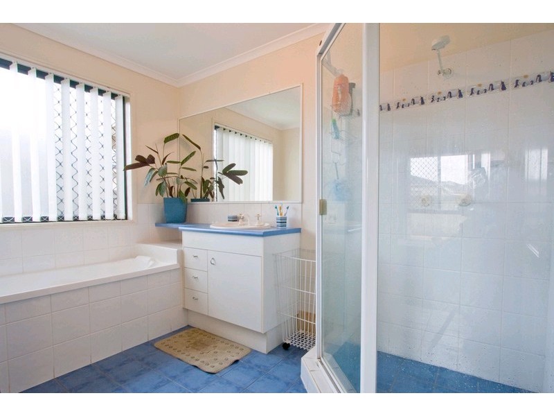 8 Links Avenue, Meadowbrook QLD 4131