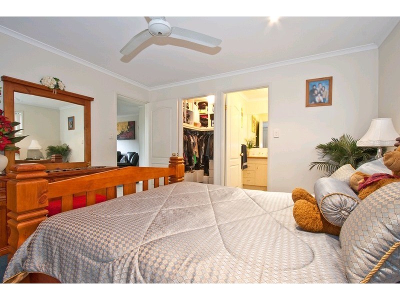 8 Links Avenue, Meadowbrook QLD 4131