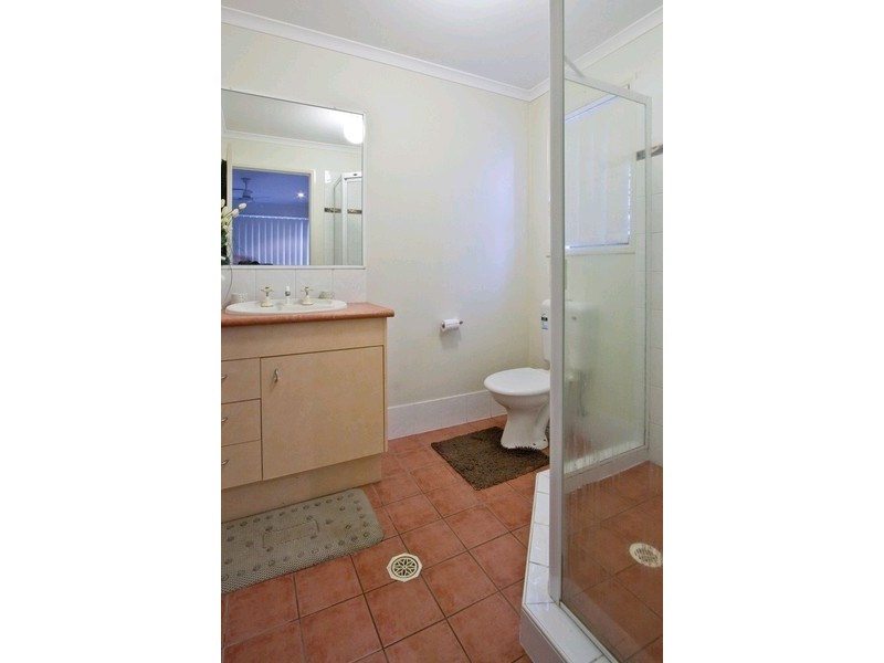 8 Links Avenue, Meadowbrook QLD 4131