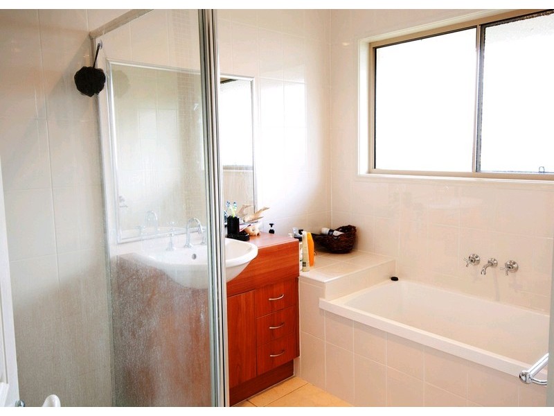 9 Tewantin Way, Waterford QLD 4133