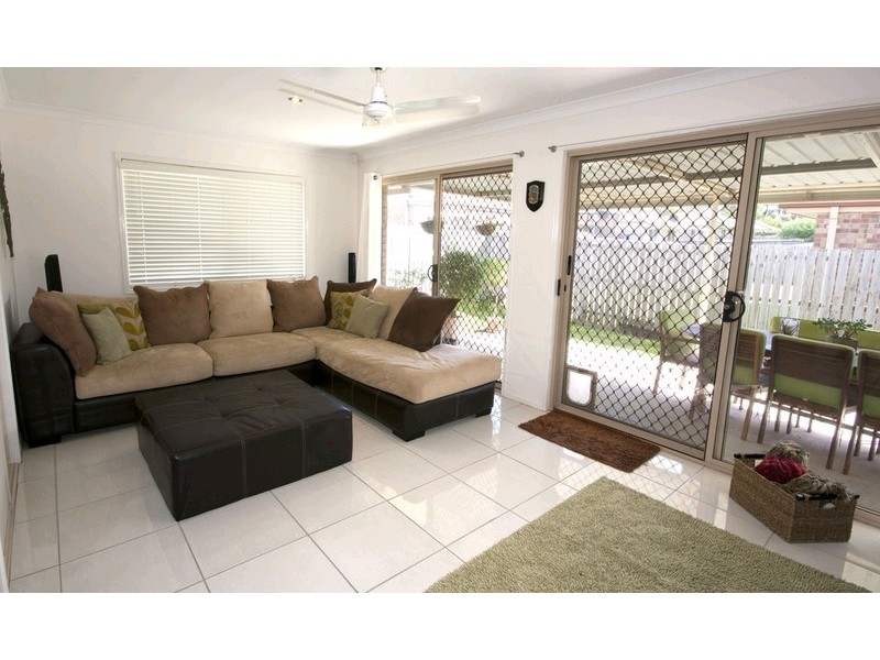 15 Billabong Drive, Crestmead QLD 4132
