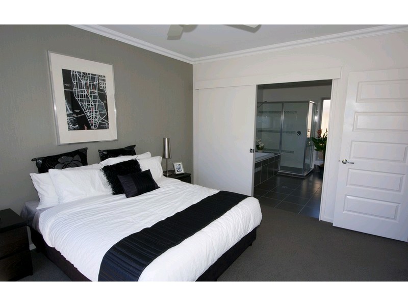 67 Jarvis Road, Waterford QLD 4133