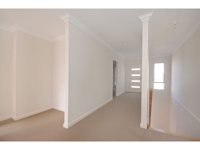 71 MacMillan Avenue, Mawson Lakes SA 5095