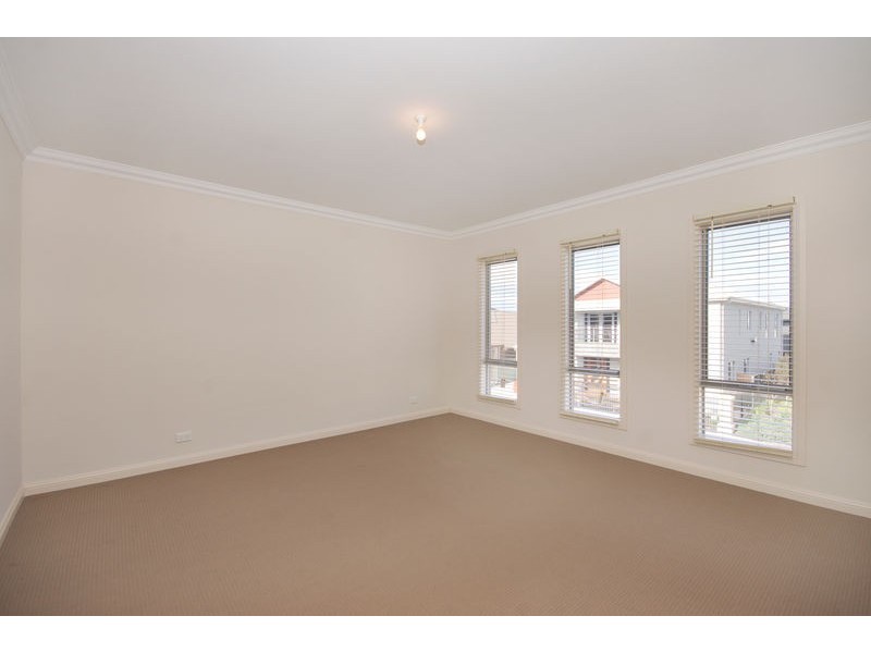 71 MacMillan Avenue, Mawson Lakes SA 5095