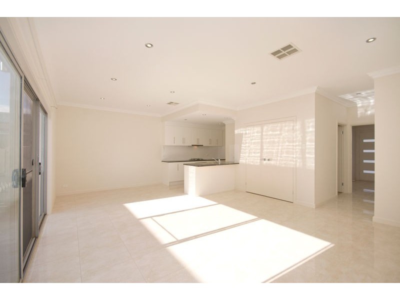 71 MacMillan Avenue, Mawson Lakes SA 5095