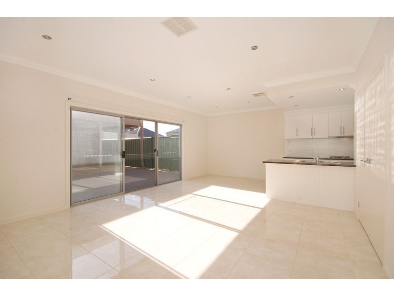 71 MacMillan Avenue, Mawson Lakes SA 5095