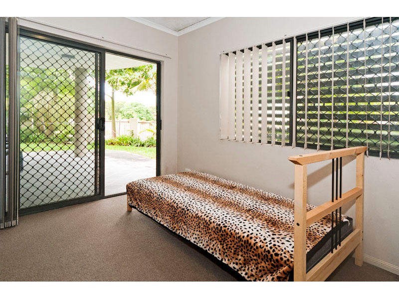 6 Omeo St, Macgregor QLD 4109