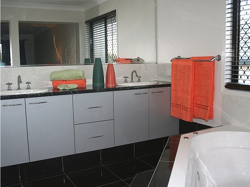 Wishart QLD 4122