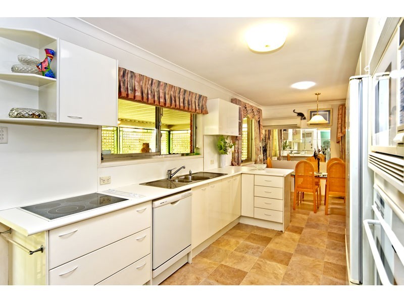 10 Hilary Street, Wishart QLD 4122