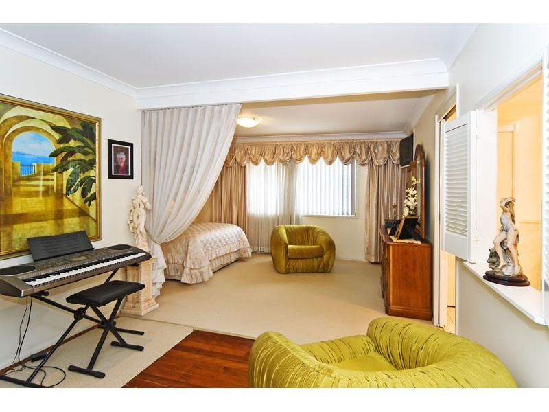 10 Hilary Street, Wishart QLD 4122