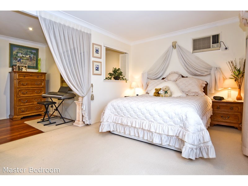 10 Hilary Street, Wishart QLD 4122