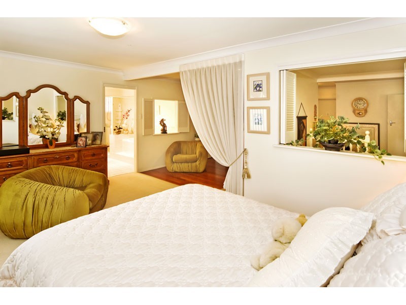 10 Hilary Street, Wishart QLD 4122