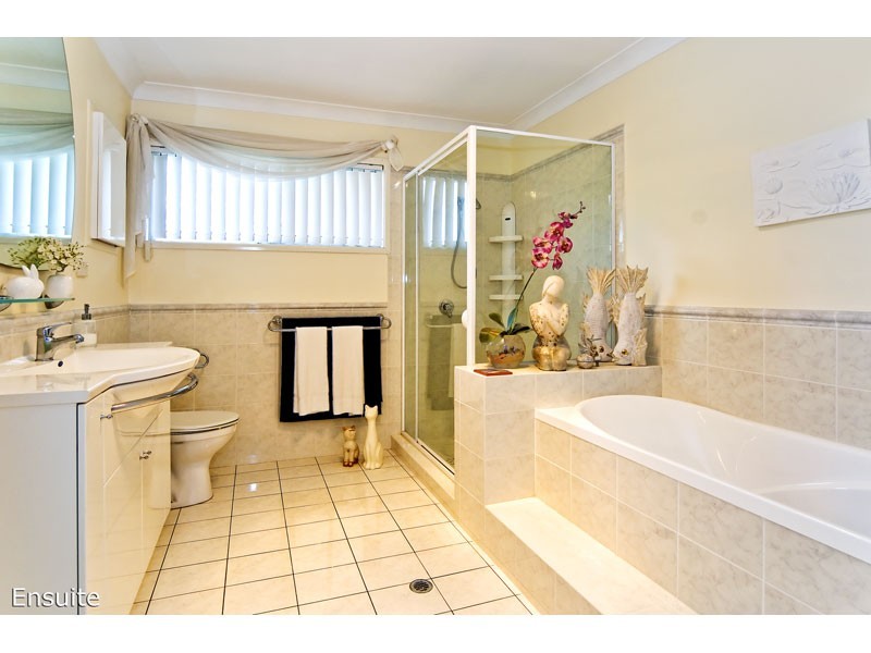 10 Hilary Street, Wishart QLD 4122