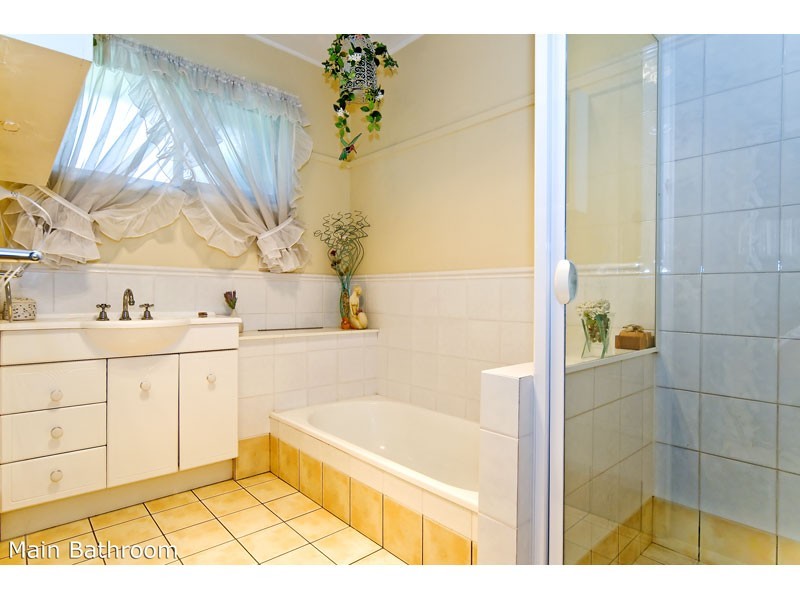 10 Hilary Street, Wishart QLD 4122