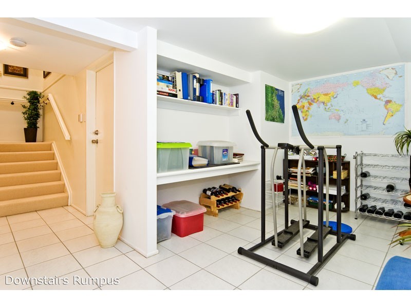 10 Hilary Street, Wishart QLD 4122