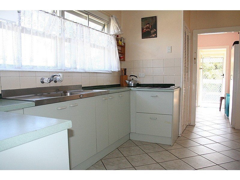 9 Burn Street, Camp Hill QLD 4152