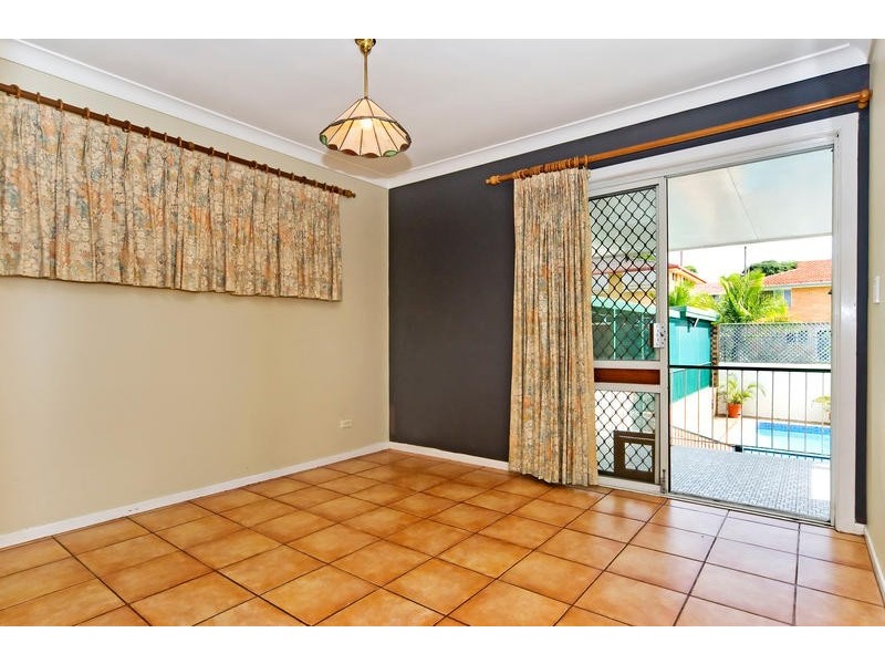 8 Irandi Street, Mansfield QLD 4122