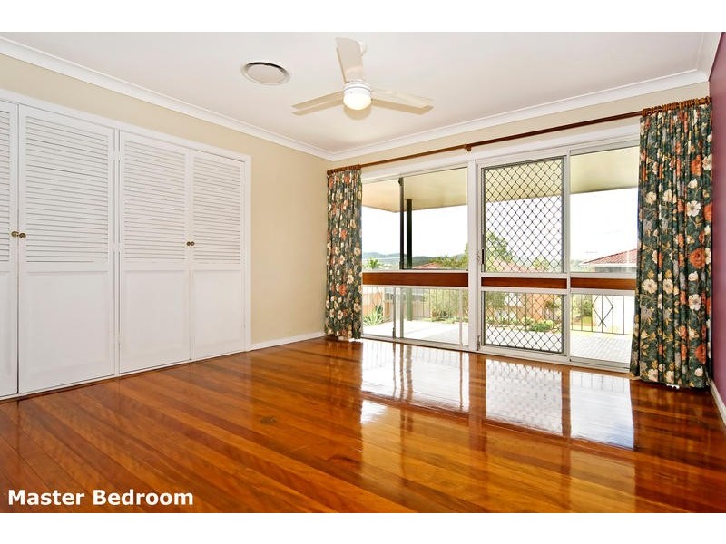 8 Irandi Street, Mansfield QLD 4122