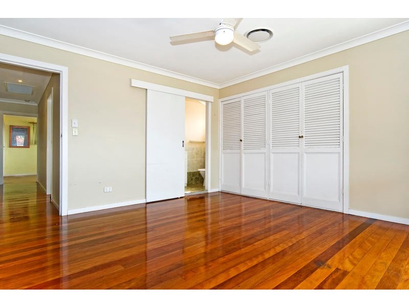 8 Irandi Street, Mansfield QLD 4122