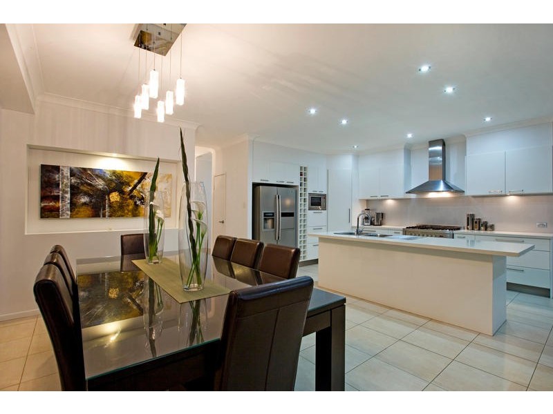 84 Stanley Road, Camp Hill QLD 4152