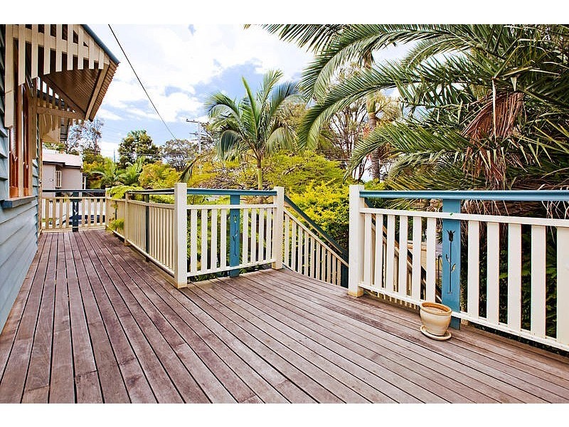 18 Abbotsleigh Street, Holland Park QLD 4121