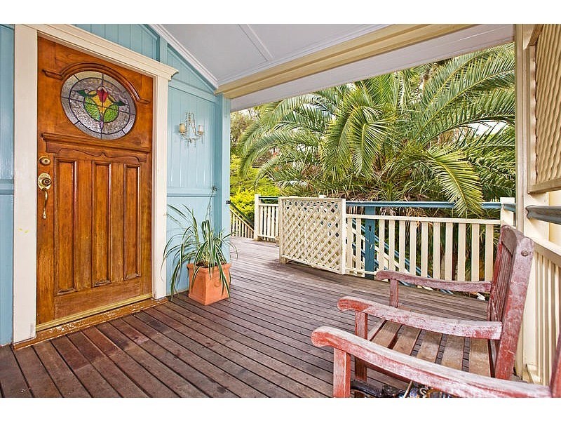 18 Abbotsleigh Street, Holland Park QLD 4121