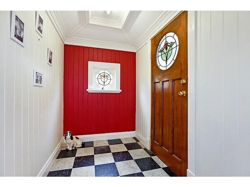 18 Abbotsleigh Street, Holland Park QLD 4121