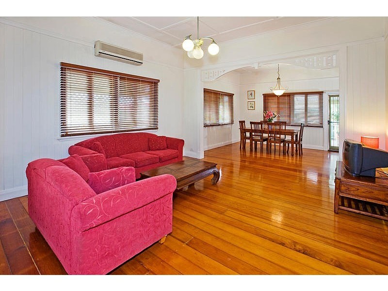 18 Abbotsleigh Street, Holland Park QLD 4121