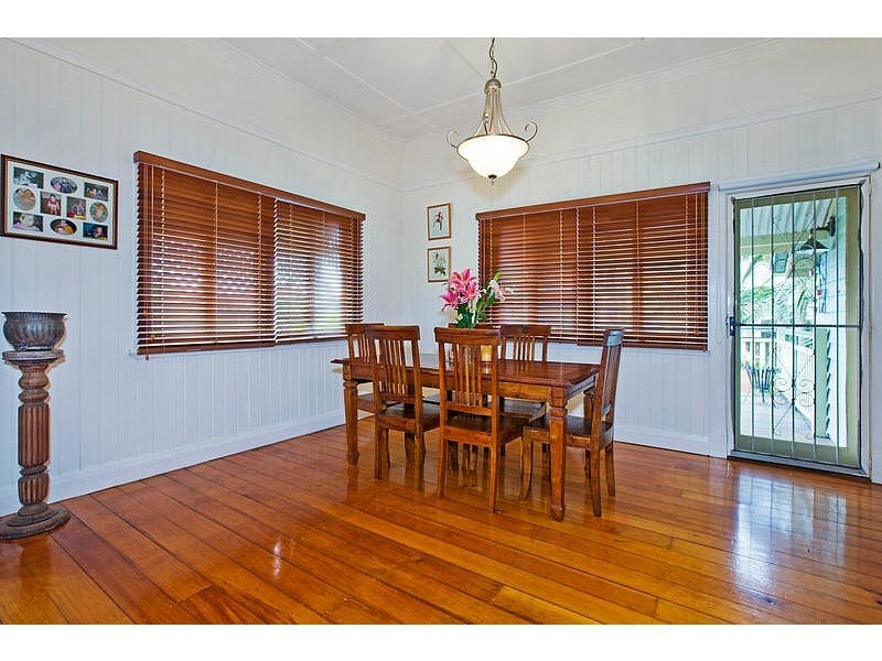 18 Abbotsleigh Street, Holland Park QLD 4121