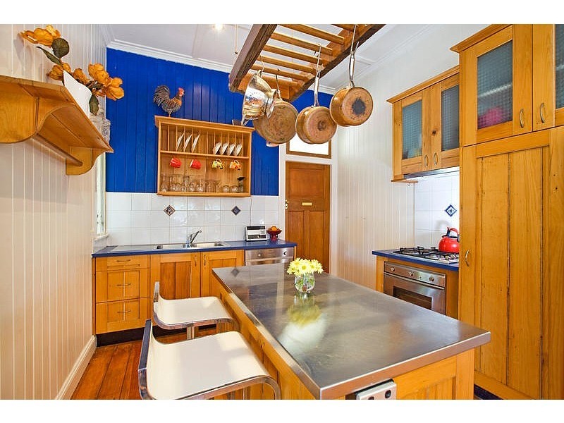 18 Abbotsleigh Street, Holland Park QLD 4121