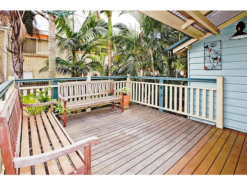 18 Abbotsleigh Street, Holland Park QLD 4121