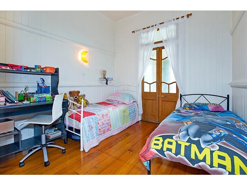 18 Abbotsleigh Street, Holland Park QLD 4121