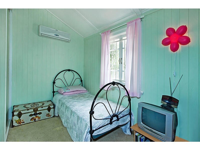 18 Abbotsleigh Street, Holland Park QLD 4121