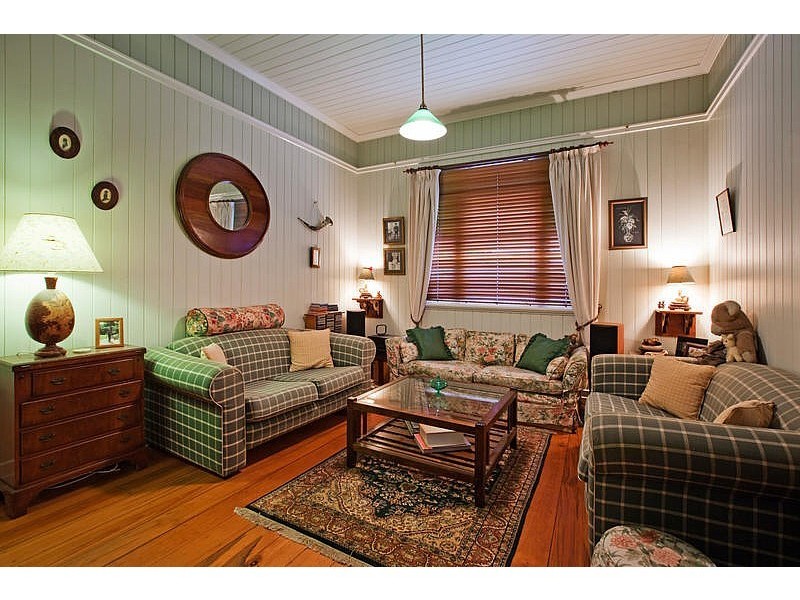 25 Martha Street, Camp Hill QLD 4152