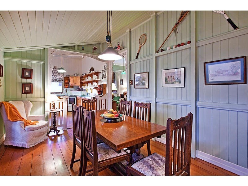 25 Martha Street, Camp Hill QLD 4152