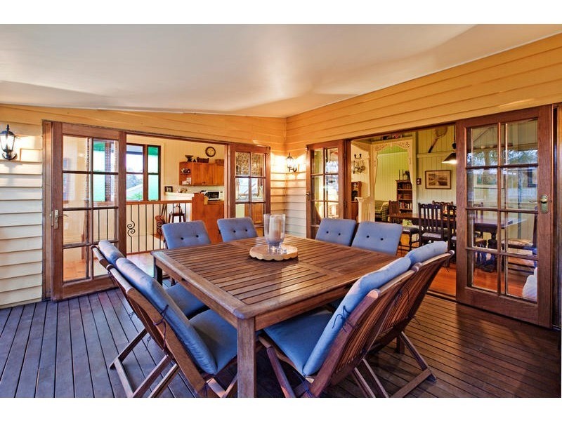 25 Martha Street, Camp Hill QLD 4152