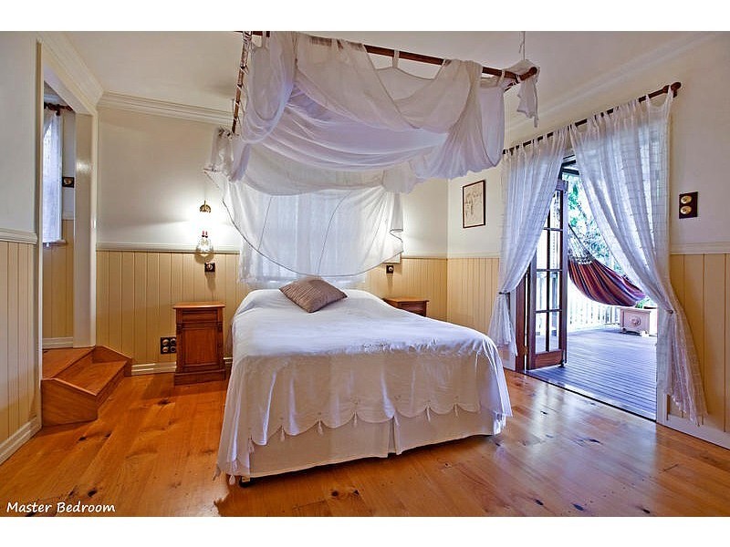 25 Martha Street, Camp Hill QLD 4152