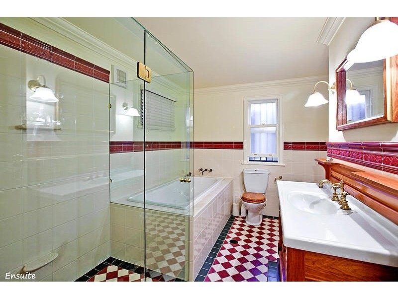 25 Martha Street, Camp Hill QLD 4152