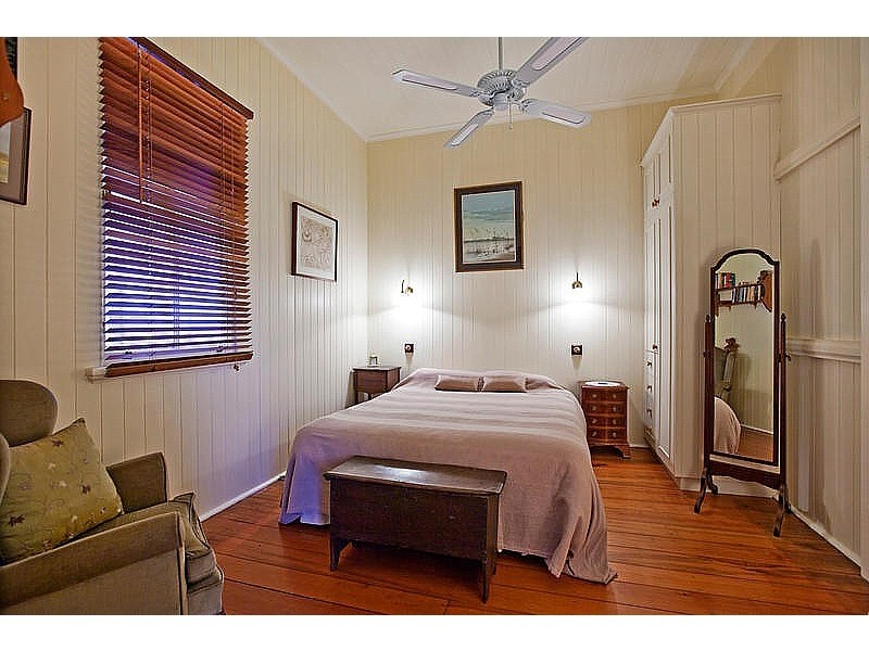 25 Martha Street, Camp Hill QLD 4152