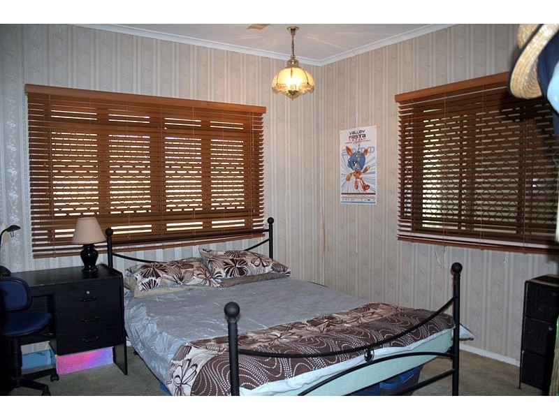 30 East Street, Camp Hill QLD 4152